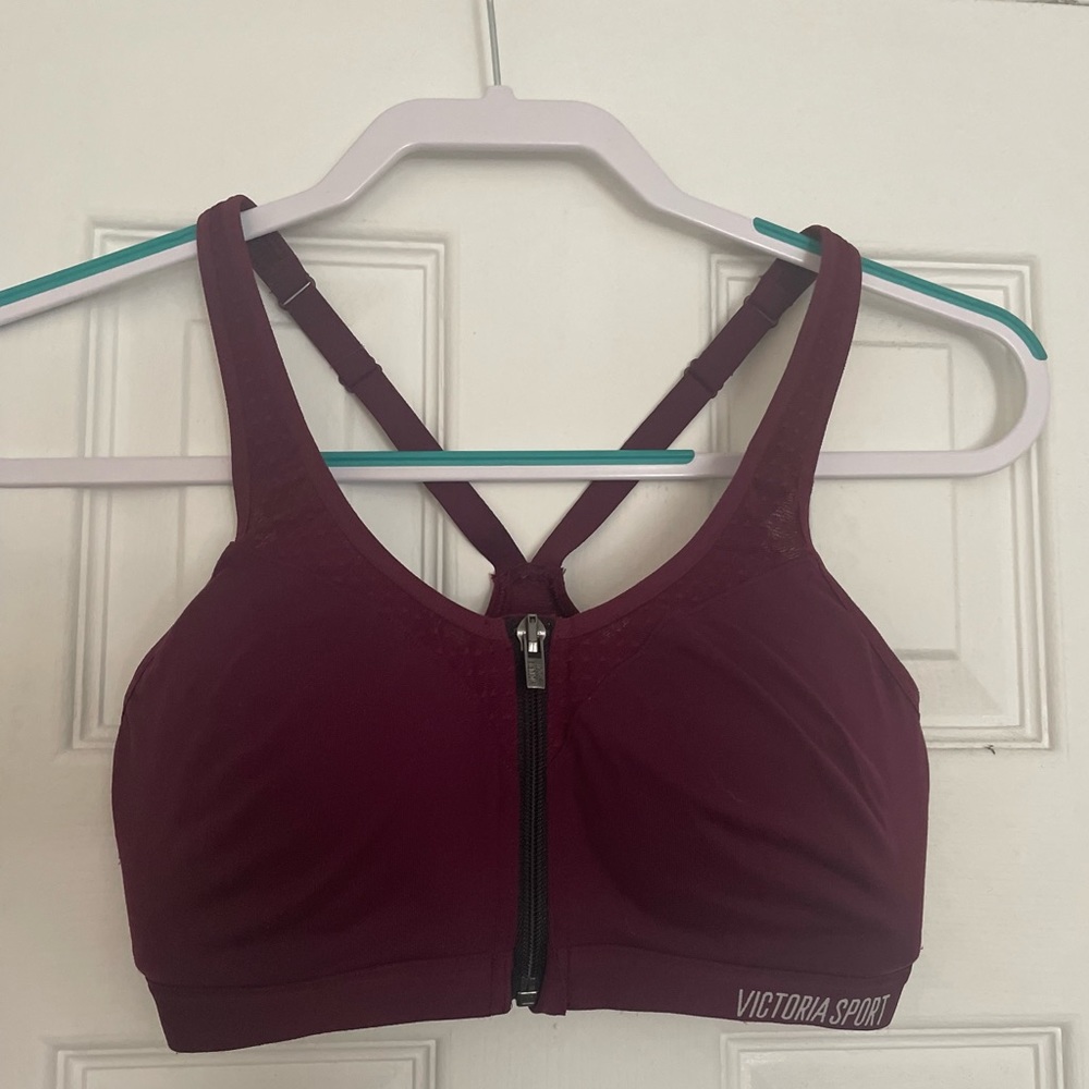 Victoria secret sports bra! Has a clasp in the front as well as a zipper!